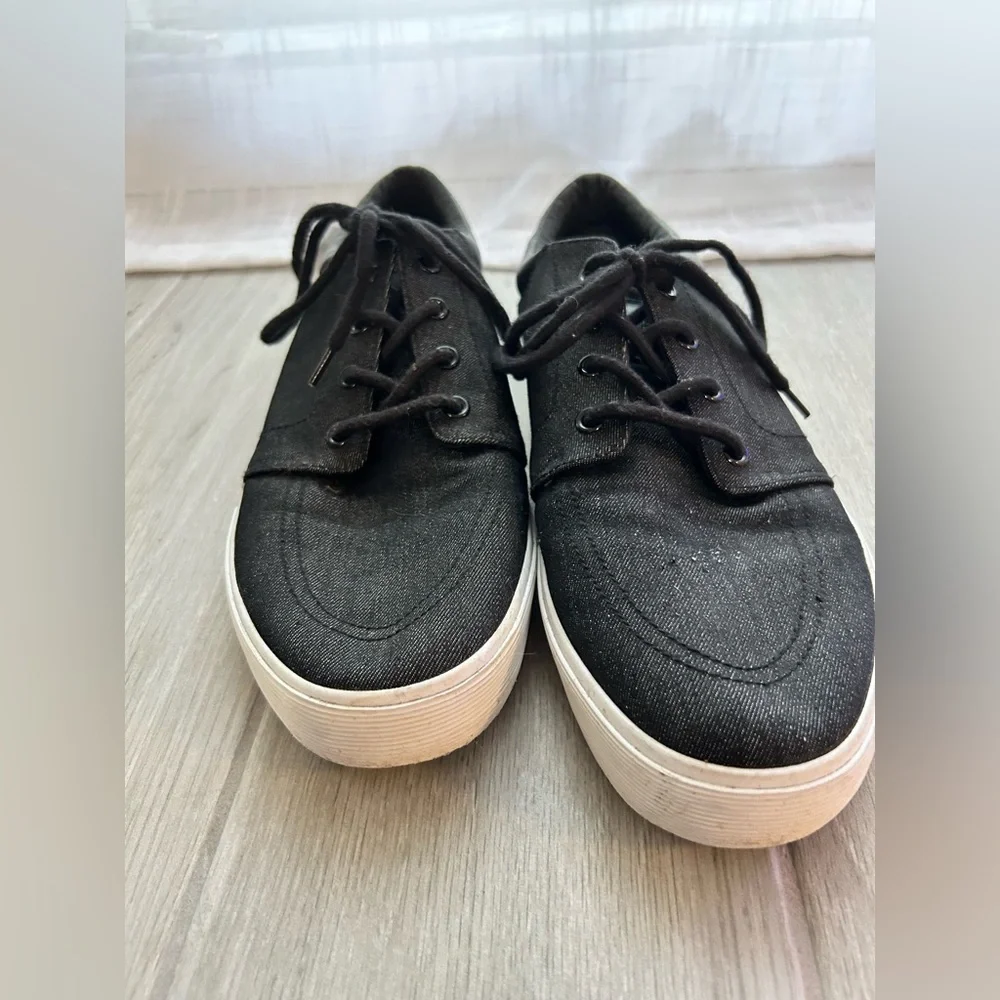 St John’s Bay canvas denim shoe size 10.5 in good condition